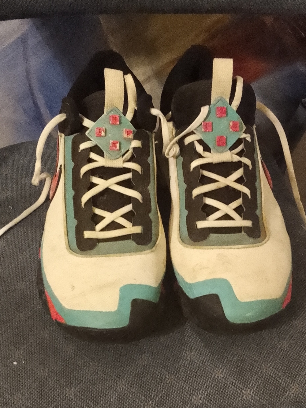 Nike Men's White Black Teal Pink Athletic Shoes